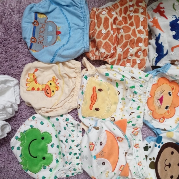Assortment of cloth diapers and training pants - Picture 1 of 6